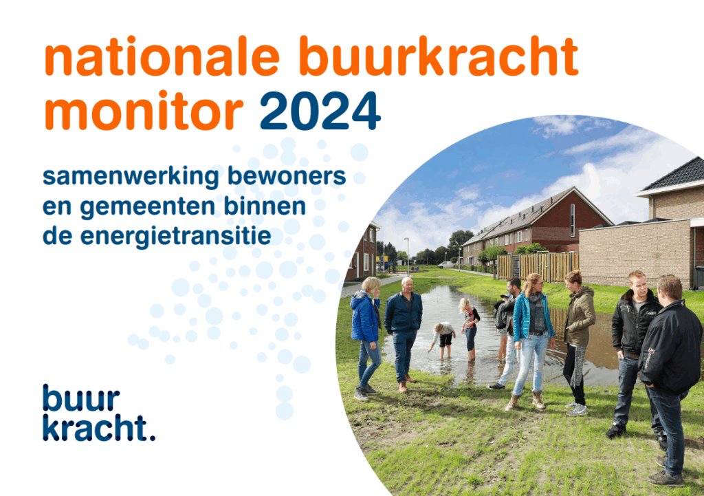 Een afbeelding waarop een groep mensen staat in een woonwijk. Op de afbeelding staat de volgende tekst: 'nationale buurkracht monitor 2024. Samenwerking bewoners en gemeenten binnen de energietransitie.'